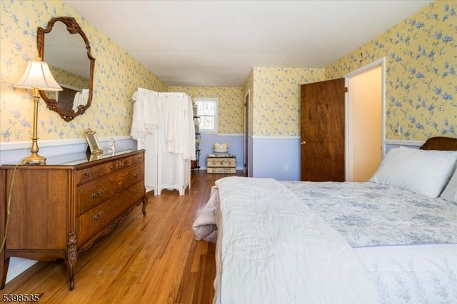 9 Shadetree Pl, Washington Twp., NJ 07853