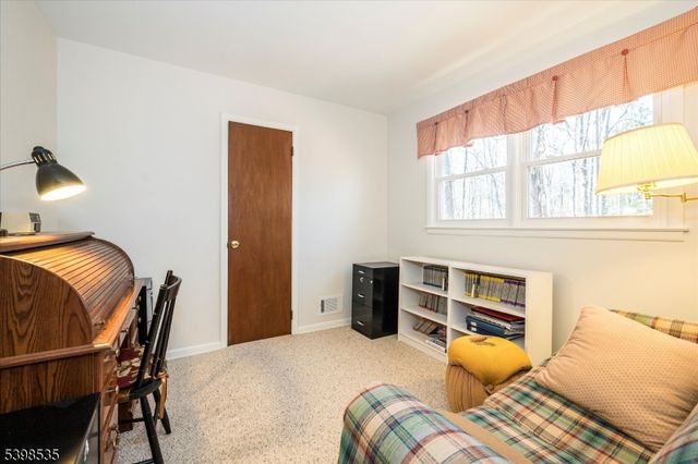 9 Shadetree Pl, Washington Twp., NJ 07853