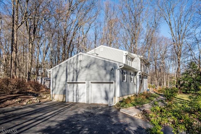 9 Shadetree Pl, Washington Twp., NJ 07853