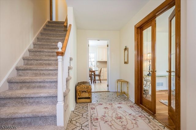 9 Shadetree Pl, Washington Twp., NJ 07853