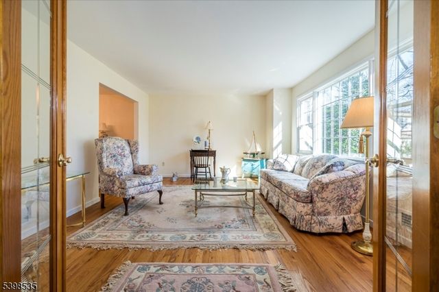 9 Shadetree Pl, Washington Twp., NJ 07853