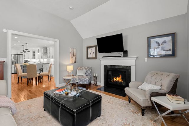 2 Chestnut Hill Drive, Sandown, NH 03873