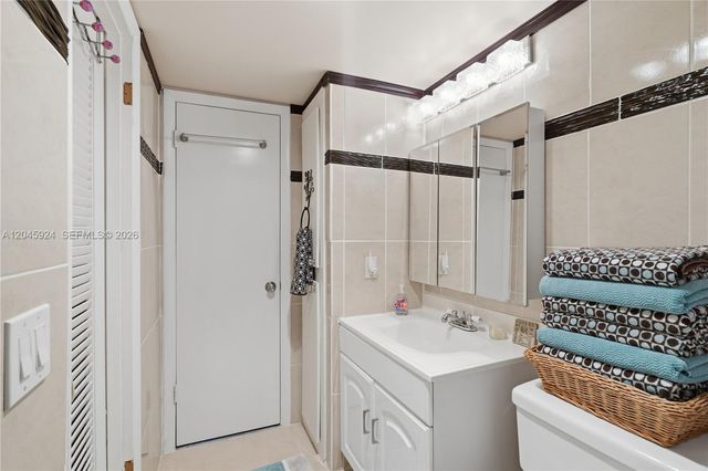 3000 Marcos Dr P612, Aventura, FL 33160