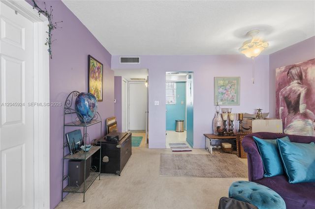 3000 Marcos Dr P612, Aventura, FL 33160