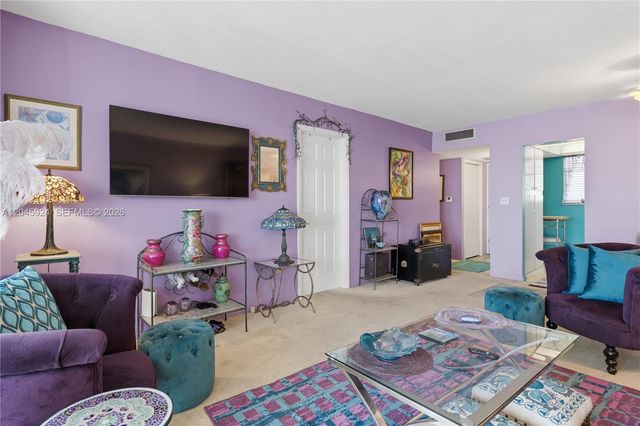 3000 Marcos Dr P612, Aventura, FL 33160