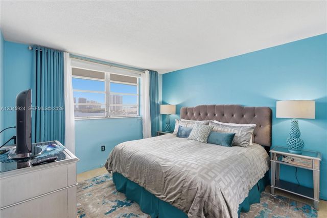 3000 Marcos Dr P612, Aventura, FL 33160
