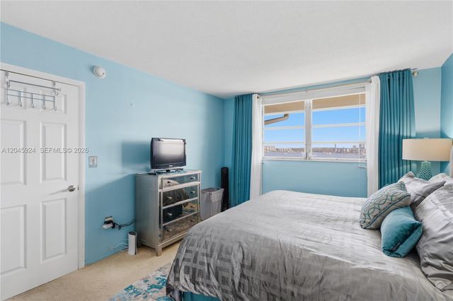 3000 Marcos Dr P612, Aventura, FL 33160