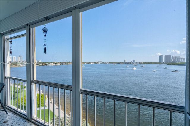 3000 Marcos Dr P612, Aventura, FL 33160