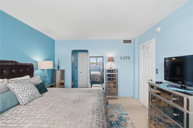 3000 Marcos Dr P612, Aventura, FL 33160