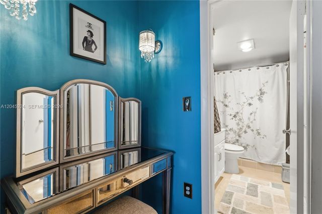 3000 Marcos Dr P612, Aventura, FL 33160