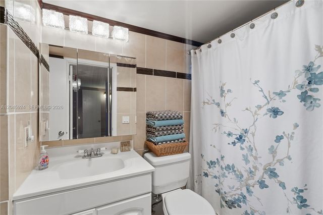 3000 Marcos Dr P612, Aventura, FL 33160