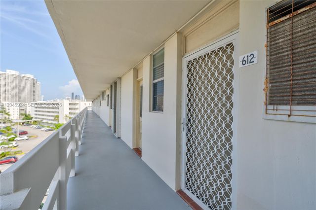 3000 Marcos Dr P612, Aventura, FL 33160