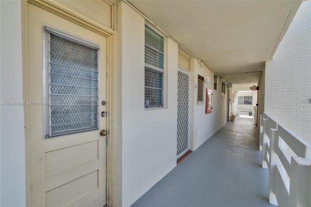 3000 Marcos Dr P612, Aventura, FL 33160