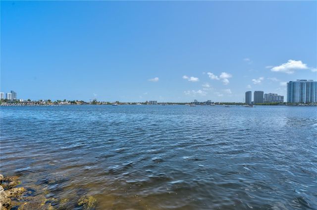3000 Marcos Dr P612, Aventura, FL 33160