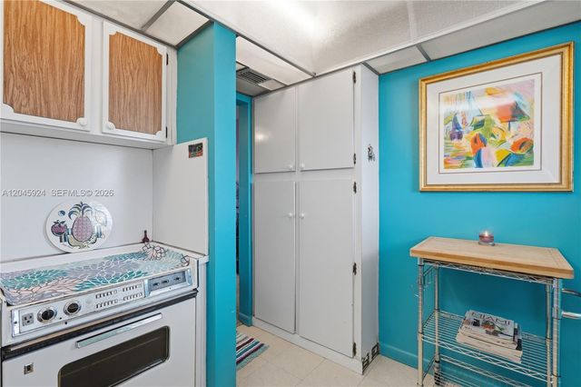 3000 Marcos Dr P612, Aventura, FL 33160
