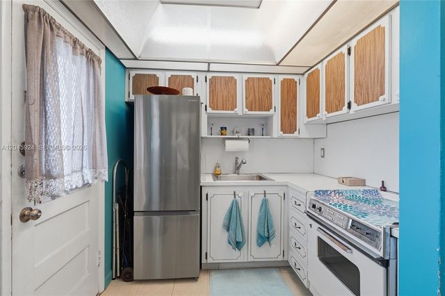 3000 Marcos Dr P612, Aventura, FL 33160