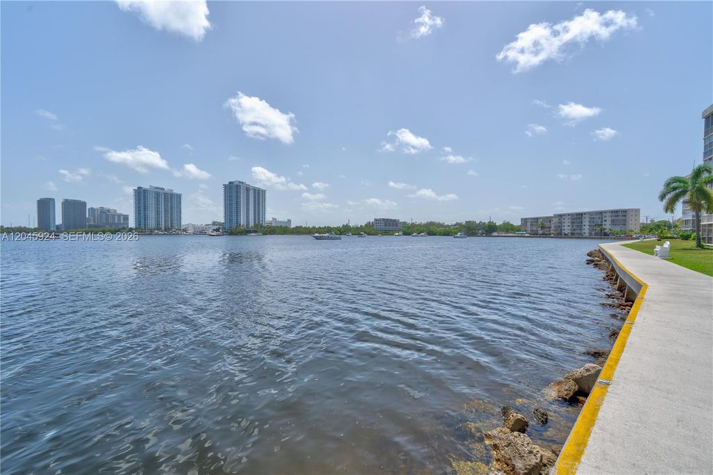 3000 Marcos Dr P612, Aventura, FL 33160