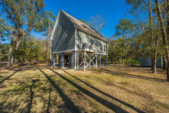 8990 Palmetto Road, Edisto Island, SC 29438