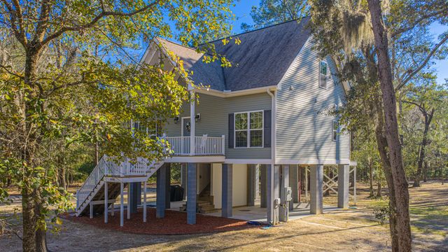 8990 Palmetto Road, Edisto Island, SC 29438