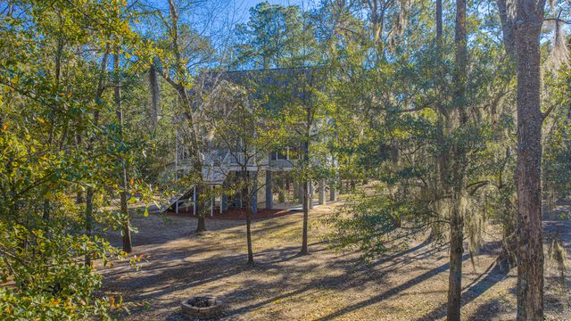 8990 Palmetto Road, Edisto Island, SC 29438