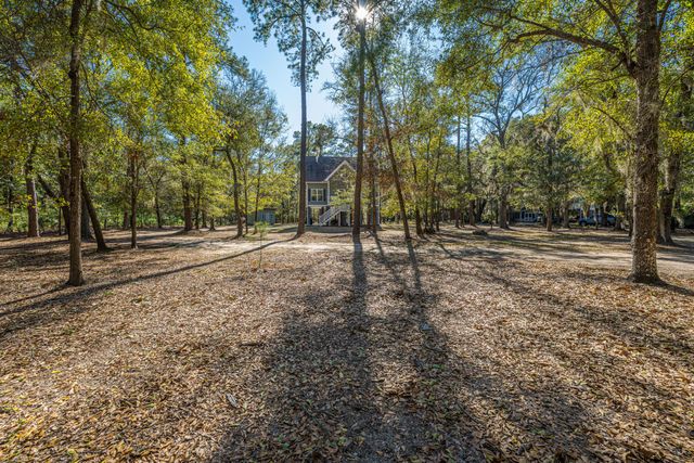 8990 Palmetto Road, Edisto Island, SC 29438
