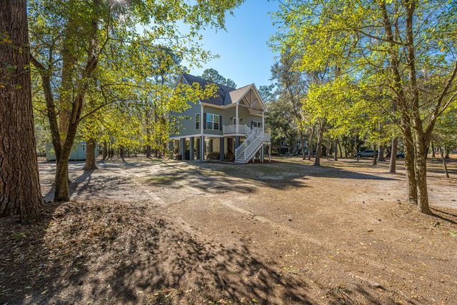 8990 Palmetto Road, Edisto Island, SC 29438