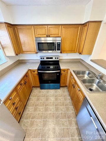 3734 Melrose Cottage Drive, Charlotte, NC 28105