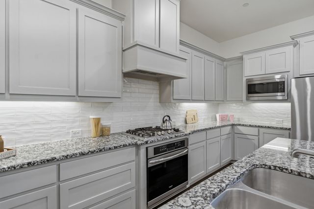 2221 Lasso Lane, Carrollton, TX 75010