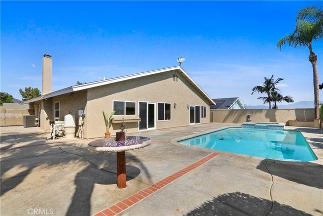 2117 W Ontario, Corona, CA 92882