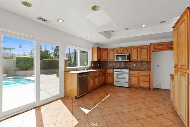 2117 W Ontario, Corona, CA 92882