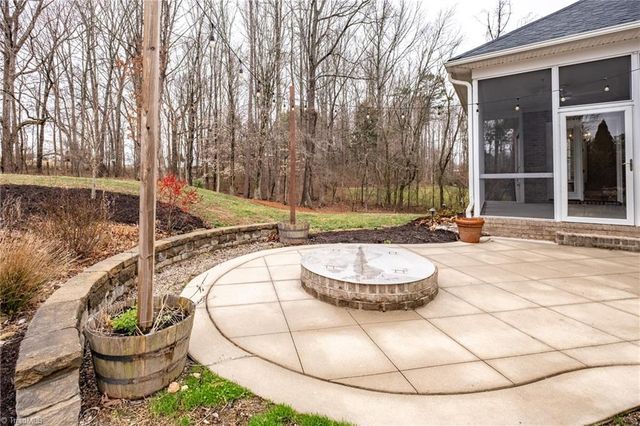 1964 Woodstock Road, Clemmons, NC 27012