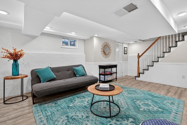 125 Field Rd, Longmeadow, MA 01106