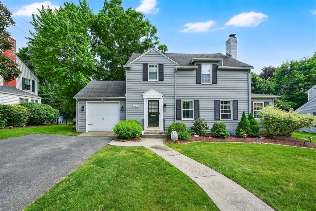 125 Field Rd, Longmeadow, MA 01106