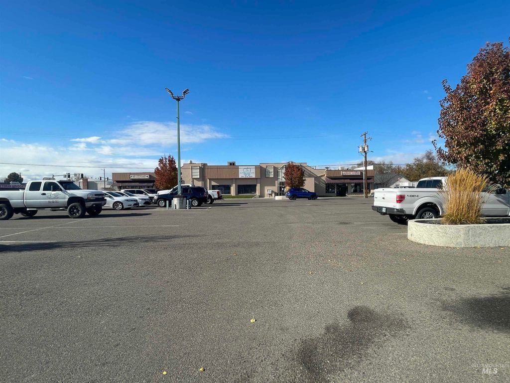 49 NW 1st St, Ontario, OR 97914 photo 4