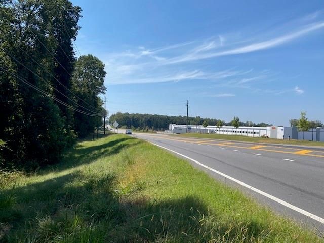 3995 Falcon Parkway, Flowery Branch, GA 30542