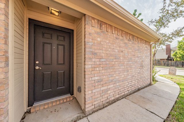 569 Continental Drive, Lewisville, TX 75067