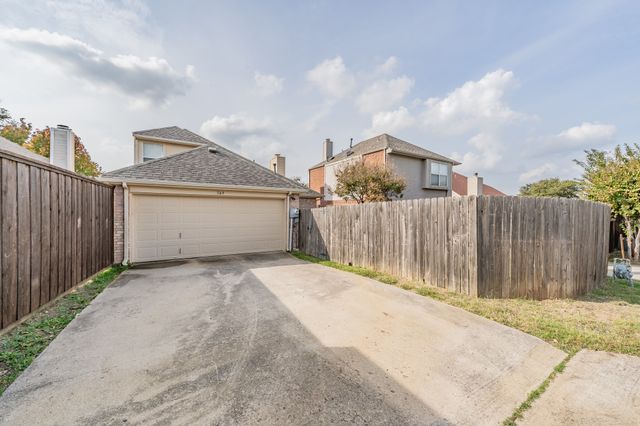 569 Continental Drive, Lewisville, TX 75067