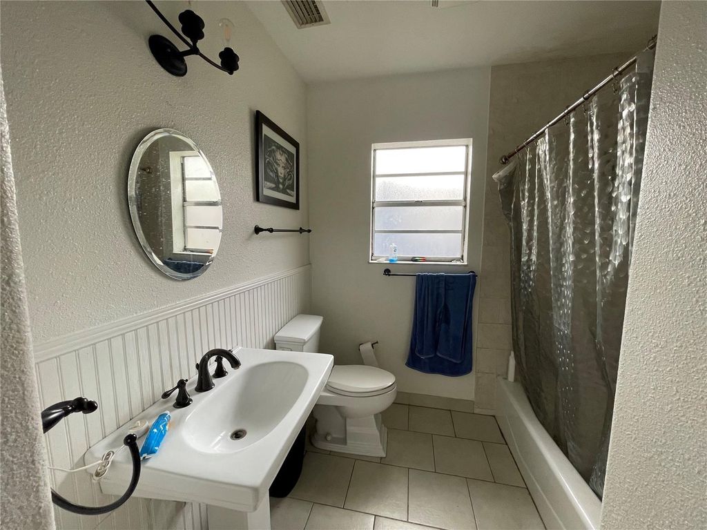 Image 10 of property listing at 2312 E 9TH AVENUE, Tampa, FL 33605