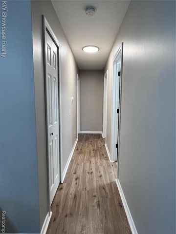 2034 E Nalone, Wixom, MI 48393