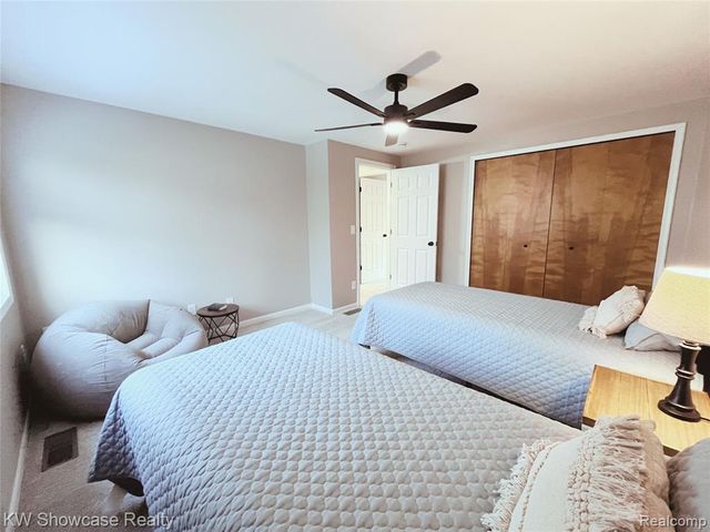 2034 E Nalone, Wixom, MI 48393