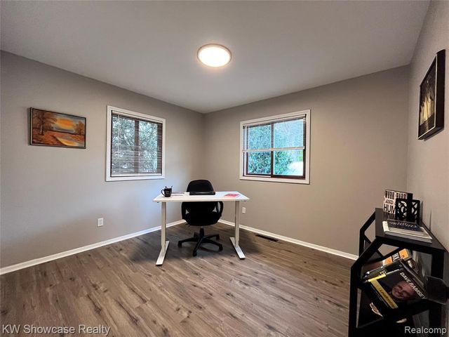 2034 E Nalone, Wixom, MI 48393