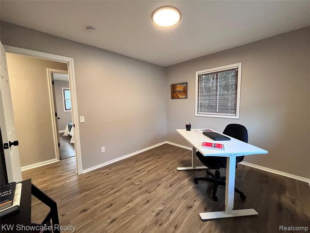 2034 E Nalone, Wixom, MI 48393