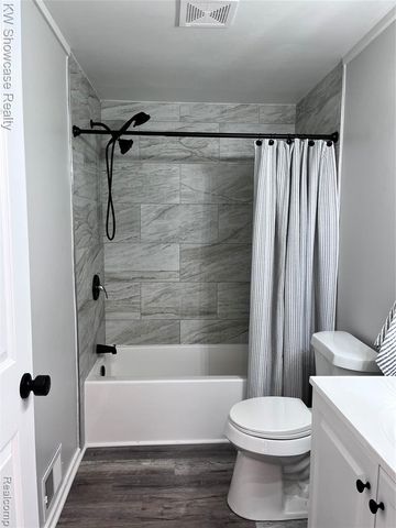 2034 E Nalone, Wixom, MI 48393