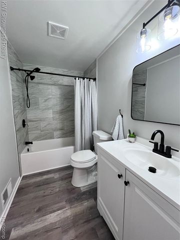 2034 E Nalone, Wixom, MI 48393