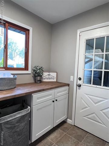 2034 E Nalone, Wixom, MI 48393