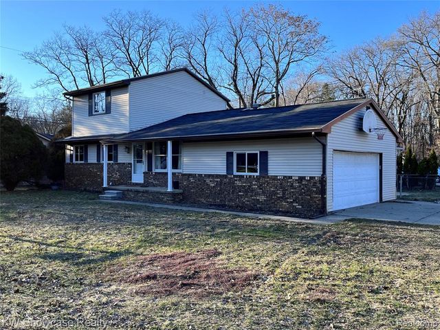 2034 E Nalone, Wixom, MI 48393