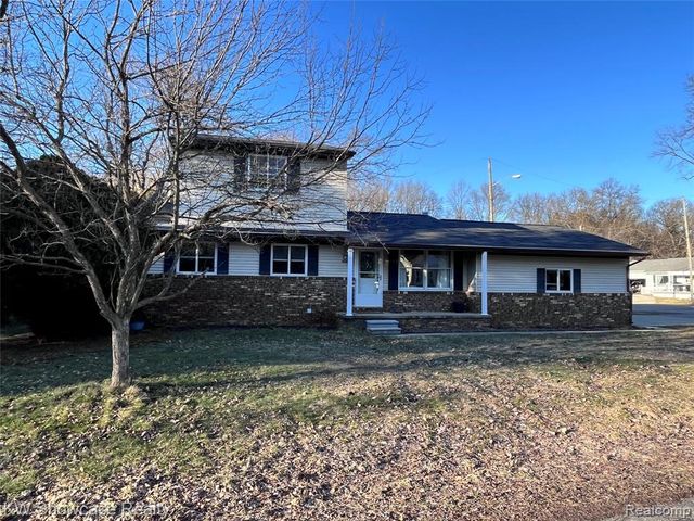 2034 E Nalone, Wixom, MI 48393