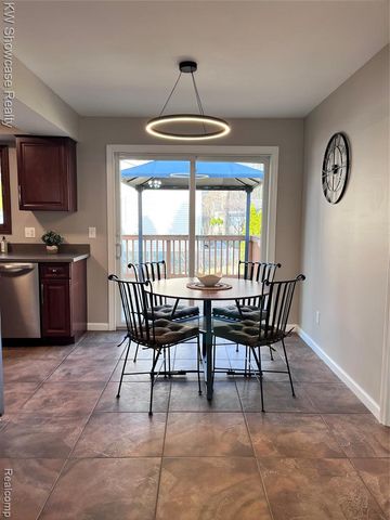 2034 E Nalone, Wixom, MI 48393