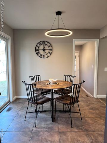 2034 E Nalone, Wixom, MI 48393