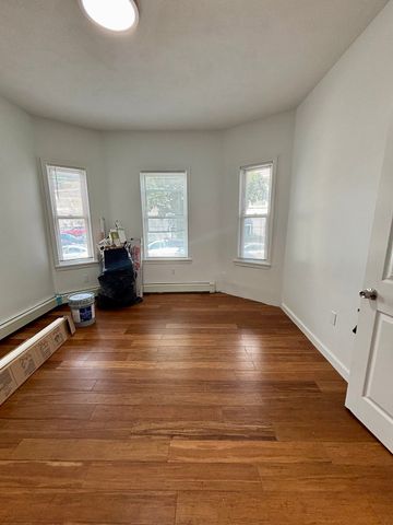 39 Shawmut St 1, Chelsea, MA 02150
